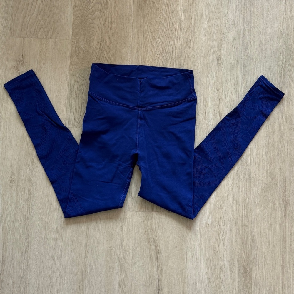 LULULEMON Luon Full Length Crochet Legging - Size 6 - Blue - EUC